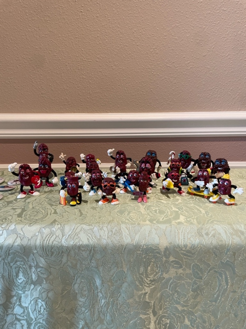 Vintage 1980 California Raisin Figurine Lot (24) - Picture 2 of 8
